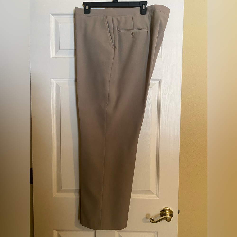 Sansabelt Men's Tan slacks. Size 42-30